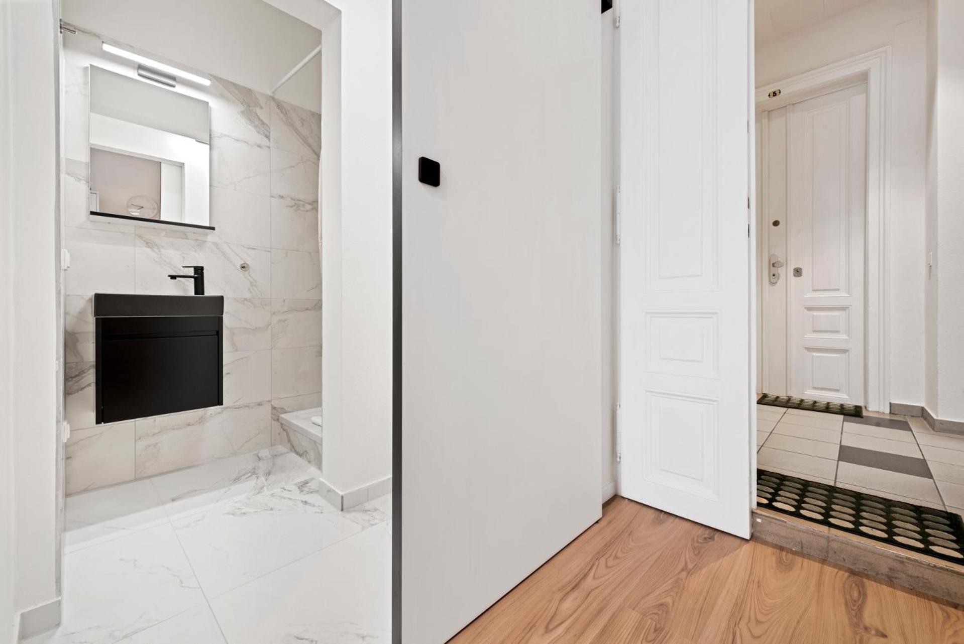 Cozy City Apartment - 15 Min To City-Centre - Contactless 24H Check-In فيينا المظهر الخارجي الصورة